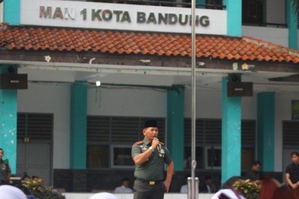 Apel Hari Santri Tingkat Provinsi Jawa Barat Dipimpin Pangdam III/Slw