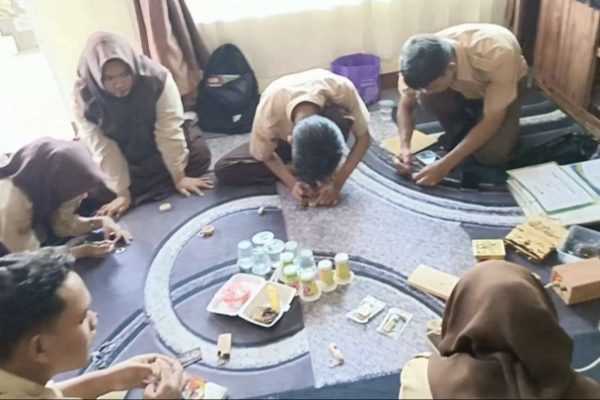 Dari Desa untuk Generasi Muda : Karang Taruna Ciburayut Dan Belgi Alhuda Menginspirasi Siswa MA AR Rifa’iah Di Belgi Art Gallery